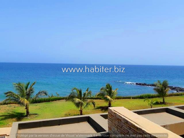 Duplex pieds dans l’eau à louer sur la Corniche Ouest