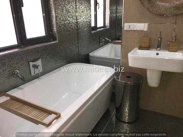 Duplex pieds dans l’eau à louer sur la Corniche Ouest