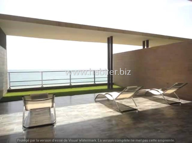 Duplex pieds dans l’eau à louer sur la Corniche Ouest