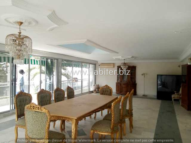 Villa R+1 à vendre au Point E