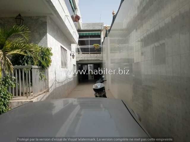 Villa R+1 à vendre au Point E