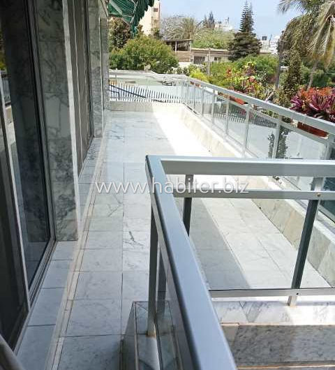 Villa R+1 à vendre au Point E