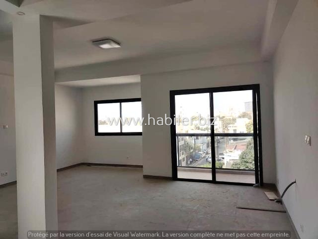 Appartement standing de 120m2 à vendre à la Sicap Baobab