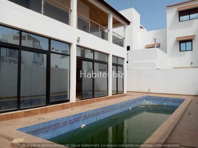 Villa R+1 à louer à Hann Marinas