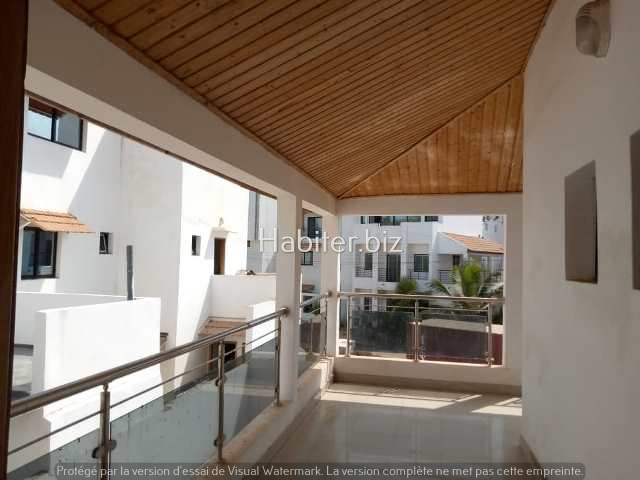 Villa R+1 à louer à Hann Marinas