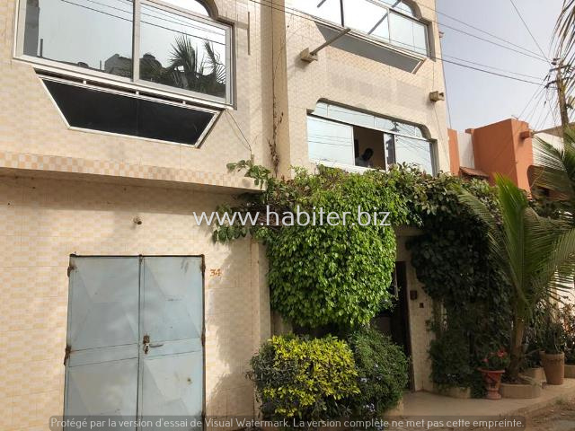 Villa R+2 à modifier ou à démolir à vendre aux HLM grand yoff