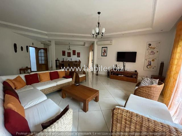 Très belle villa R+1 à louer vide à Ngor Almadies