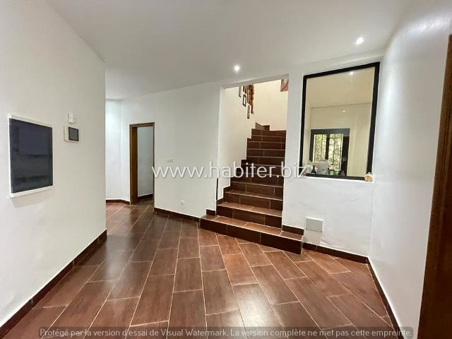 Très belle villa R+1 à louer vide à Ngor Almadies