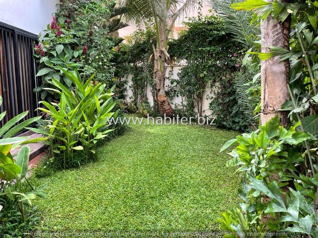 Très belle villa R+1 à louer vide à Ngor Almadies