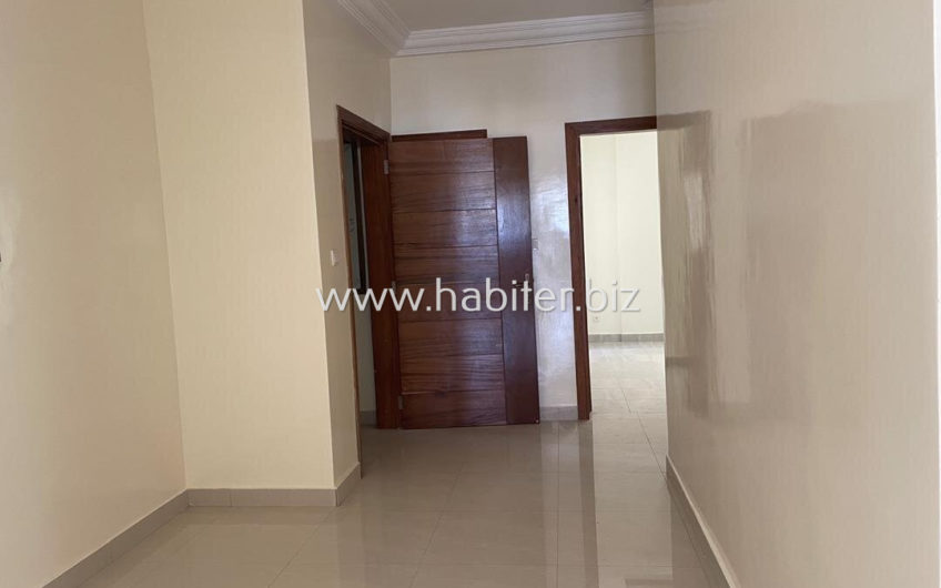 Appartement de 130m2 à louer à la citè keur gorgui