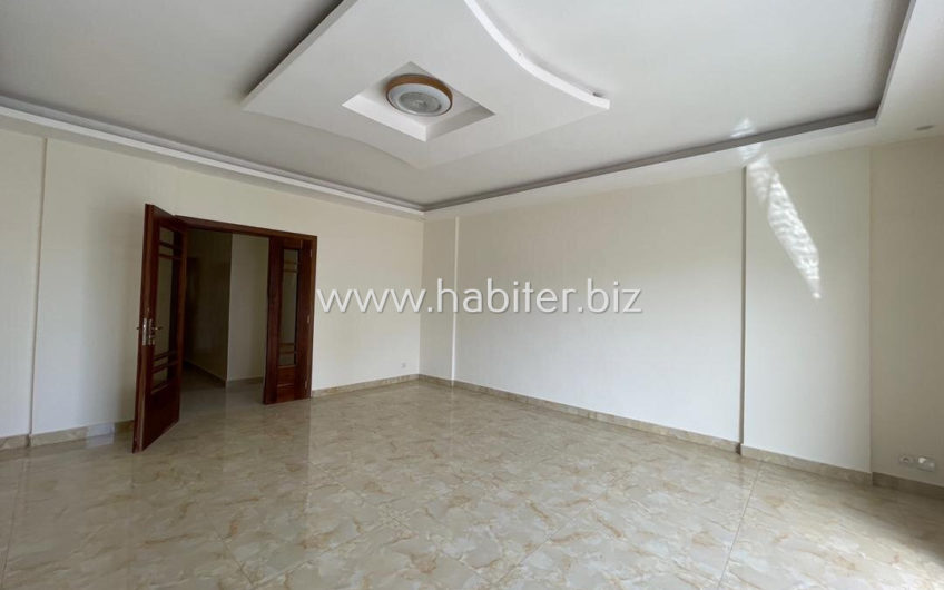Appartement de 130m2 à louer à la citè keur gorgui