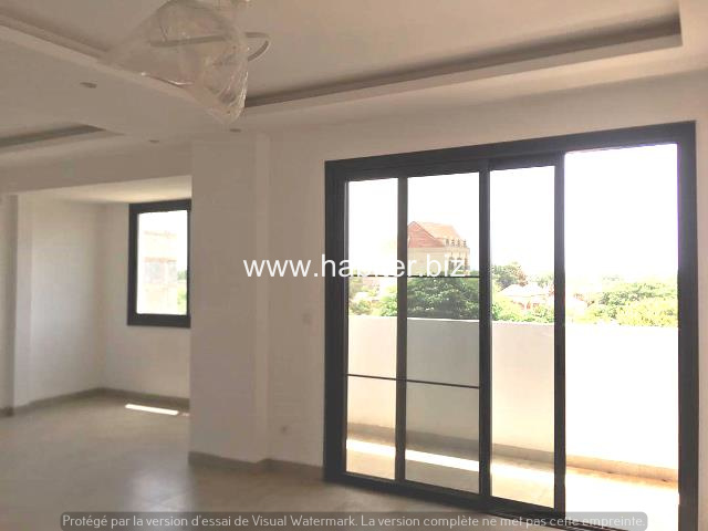 Appartement de 160m2 à vendre au point E