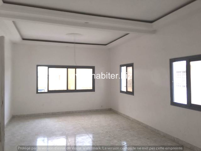 Immeuble R+2 à louer à Mermoz
