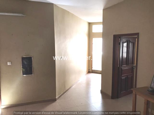 Villa R+1 à louer à Ouakam