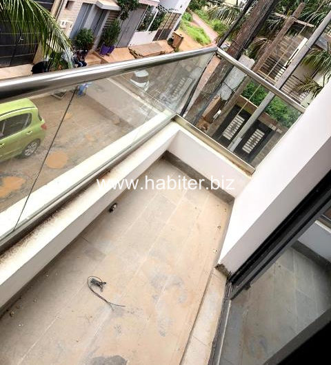 Appartement à louer et à vendre à la cité Mackiyou Faye