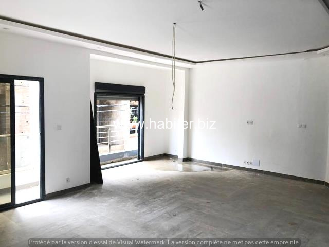 Appartement à louer et à vendre à la cité Mackiyou Faye