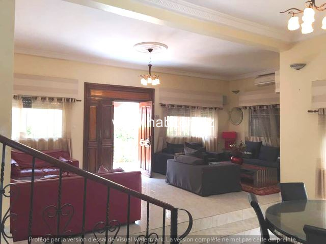 Villa R+1 à louer à Ouakam composée de 5 chambres