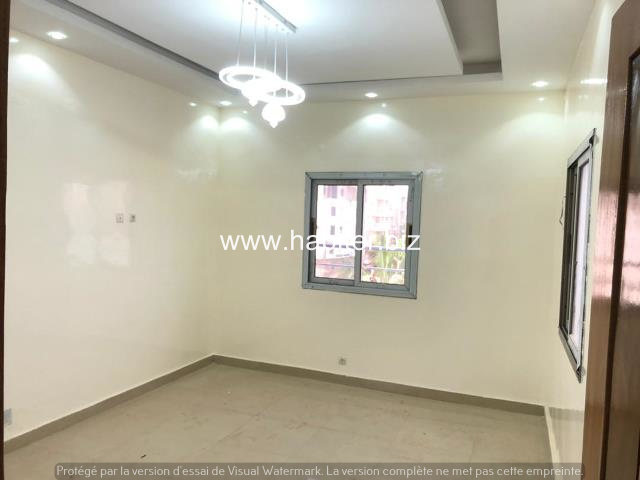 Studio à louer à la Sicap foire