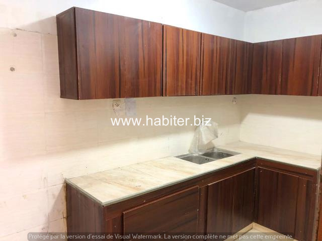 Studio à louer à la Sicap foire