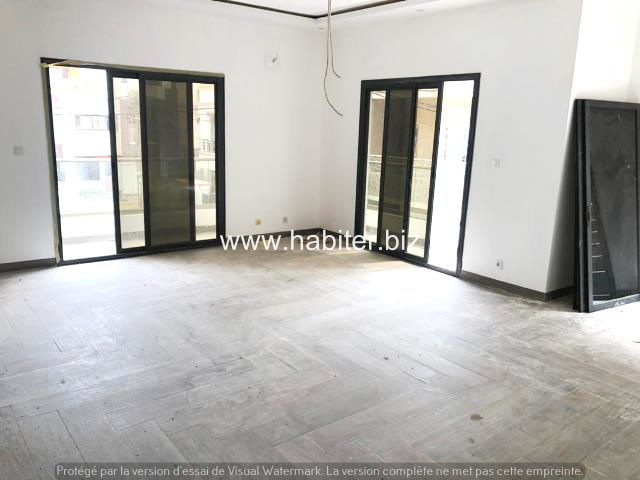 Appartement à louer et à vendre à la cité Mackiyou Faye