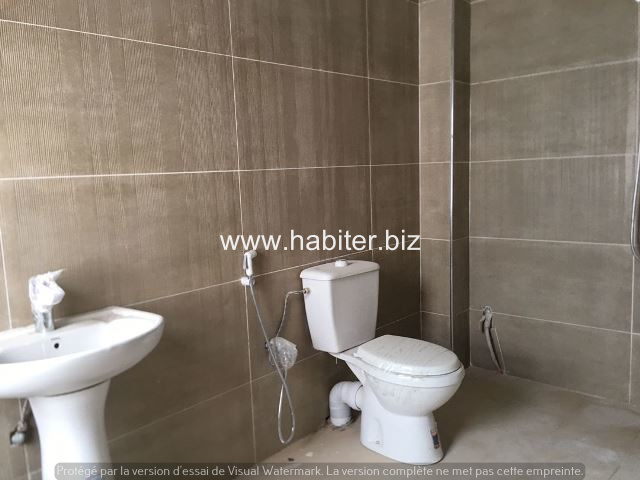 Immeuble R+2 à louer à Mermoz