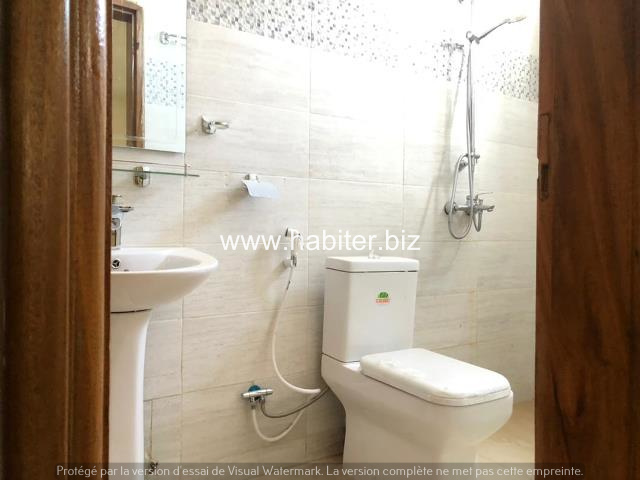 Studio à louer à la Sicap foire