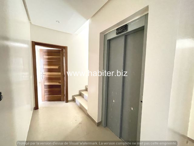 Appartements f3 à louer aux Mamelles cité Mbackiou Faye