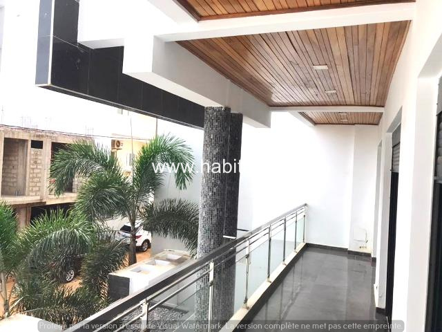 Villa R+3 à louer à la cité keur gorgui