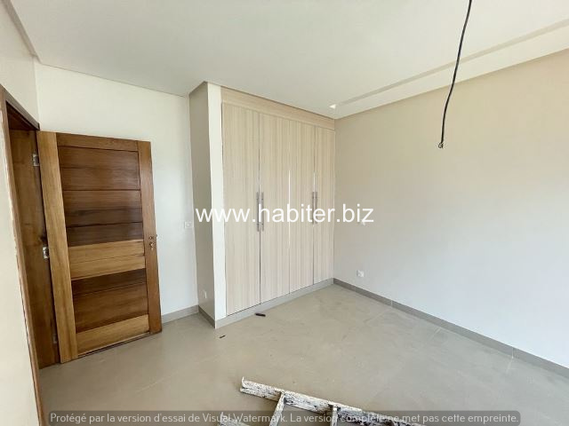 Appartements f3 à louer aux Mamelles cité Mbackiou Faye