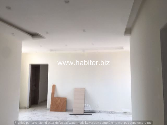 Immeuble R+2 à louer à Mermoz