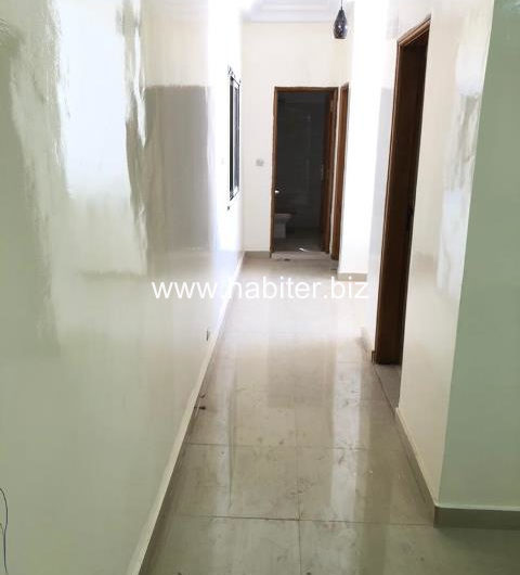 Studio à louer à la Sicap foire