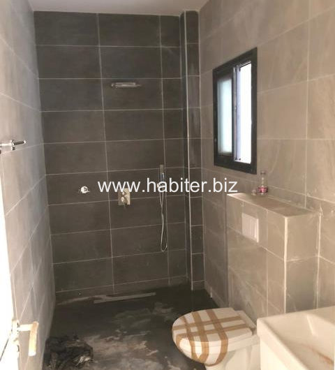 Appartement à louer et à vendre à la cité Mackiyou Faye