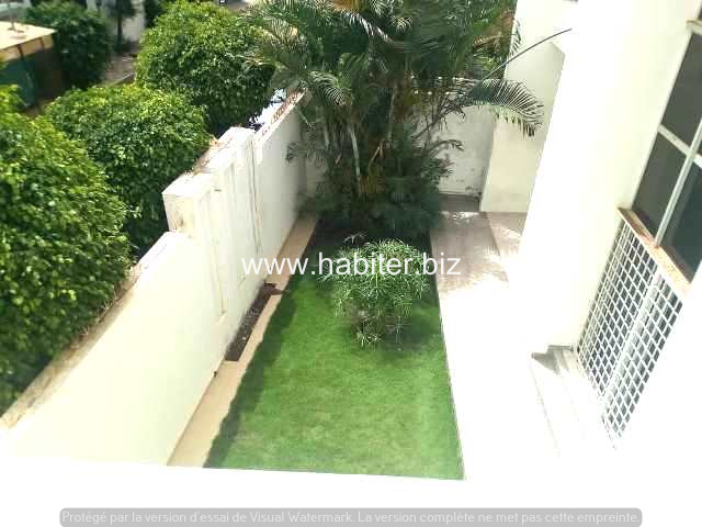 Villa R+1 à louer aux Almadies