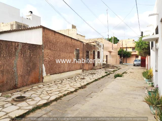 Villa d’angle de 180m2 à vendre à la Sicap amitié 3