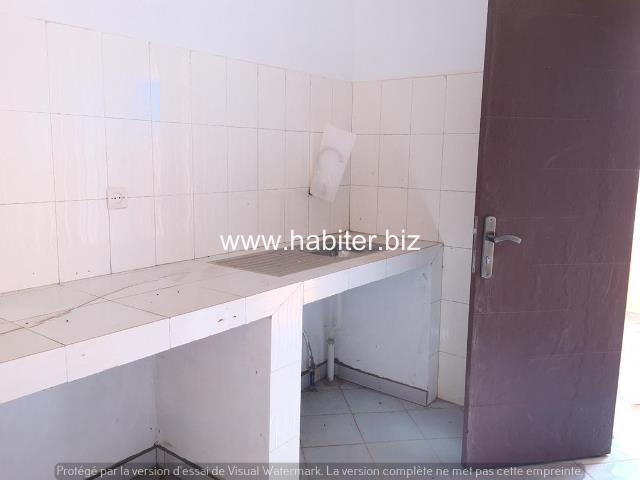 Villa basse de 150m2 à vendre à Ndiakhirat
