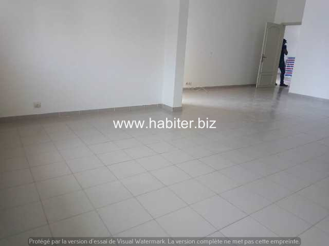 Villa R+1 à louer aux Almadies