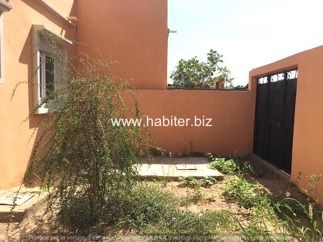 Villa basse de 150m2 à vendre à Ndiakhirat