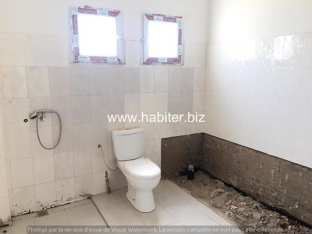 Villa R+1 de 178m2 à vendre à Ndiakhirat