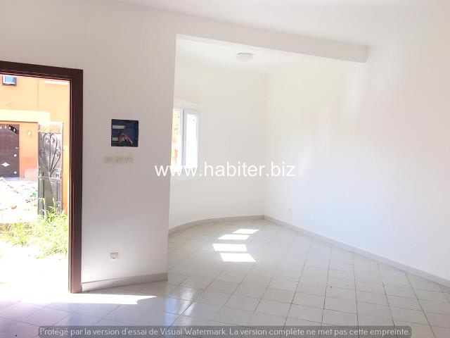 Villa basse de 150m2 à vendre à Ndiakhirat