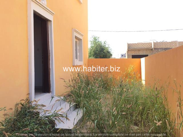 Villa R+1 de 178m2 à vendre à Ndiakhirat