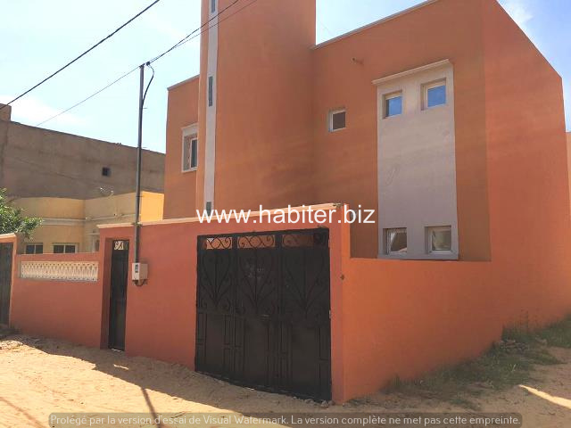 Villa R+1 de 178m2 à vendre à Ndiakhirat