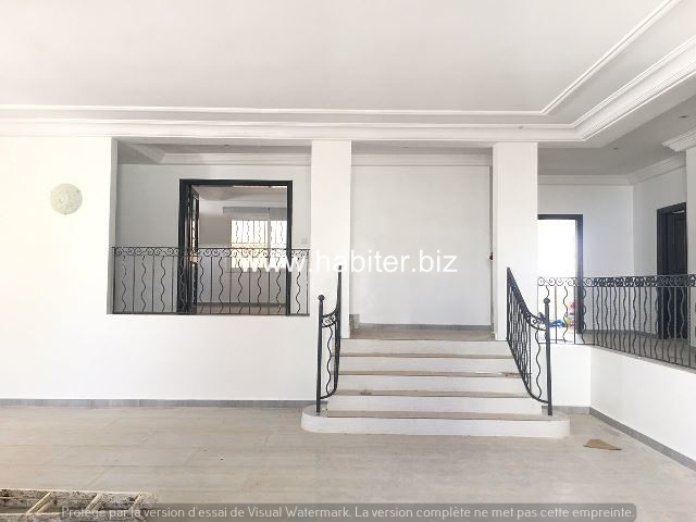 Villa R+1 à louer aux Almadies