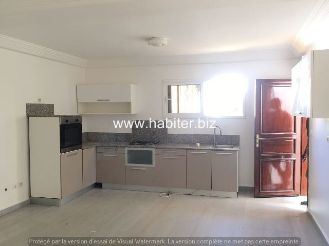 Villa R+1 à louer aux Almadies