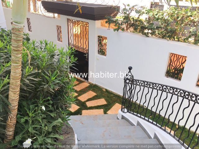 Villa R+1 à louer aux Almadies