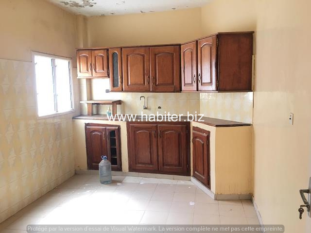 Immeuble R+2 à vendre à la Patte d’oie