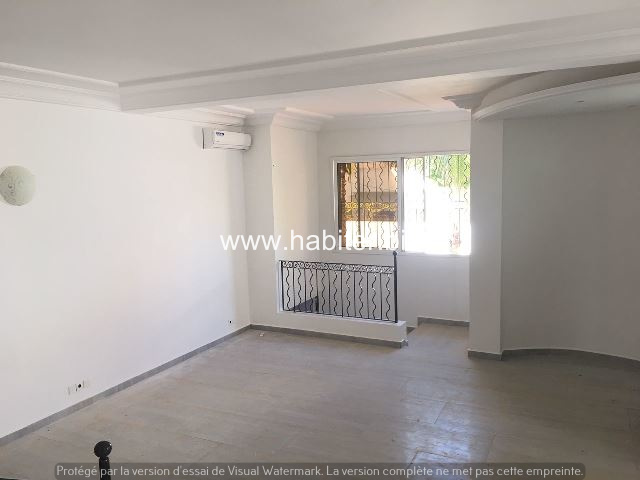 Villa R+1 à louer aux Almadies