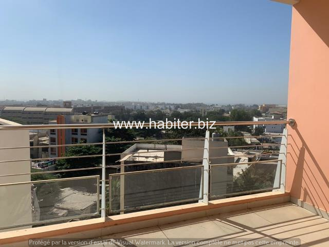 Appartement à louer au Point E