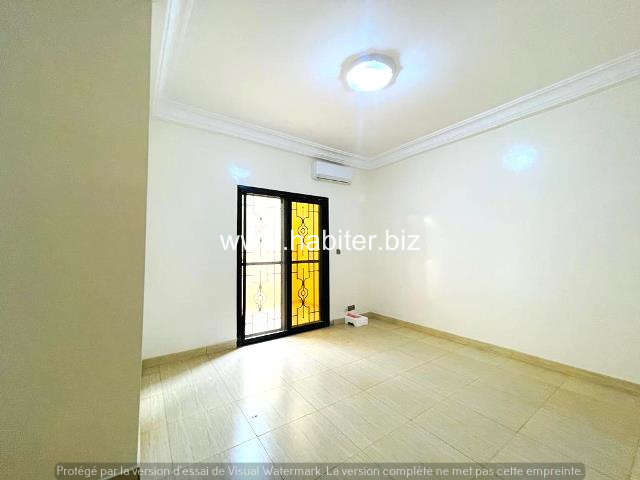 Appartement 240m2 à louer au Point E