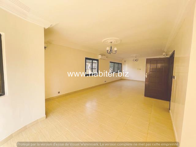 Appartement 240m2 à louer au Point E