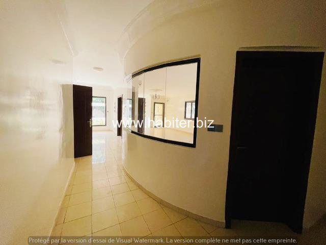 Appartement 240m2 à louer au Point E
